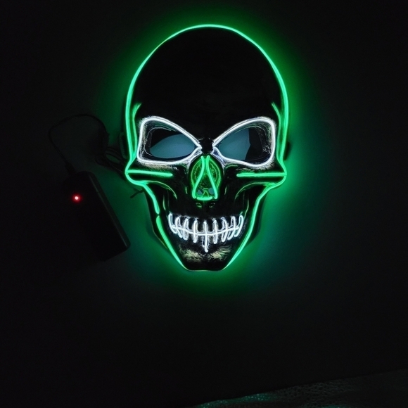 NEW LED LIGHT UP SKULL MASKS GREEN GOLD - Picture 1 of 2